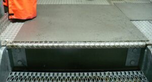 High traction grip plate